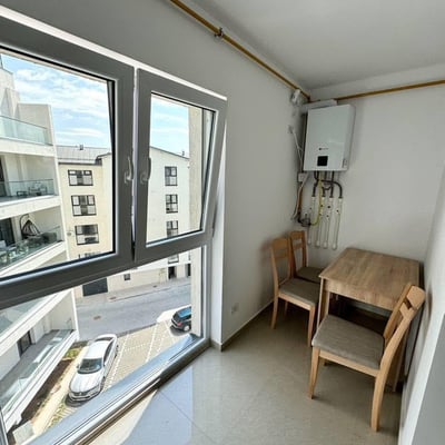 Location d’un appartement récemment rénové de 3 pièces, 6ᵉ secteur, quartier Chiajna, Bucarest, Roumanie